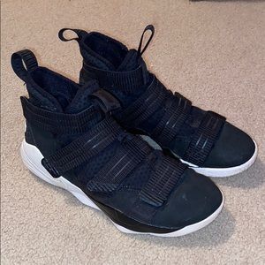lebron soldiers black and white mens size 8